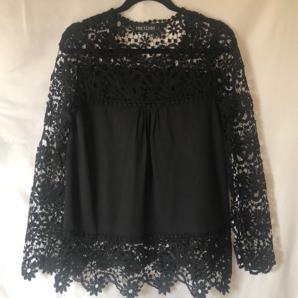 FANCY QUBE black crochet long sleeve top. Size Large.